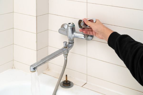 Cost of Leaky Bathtub Repair in Bella Vista